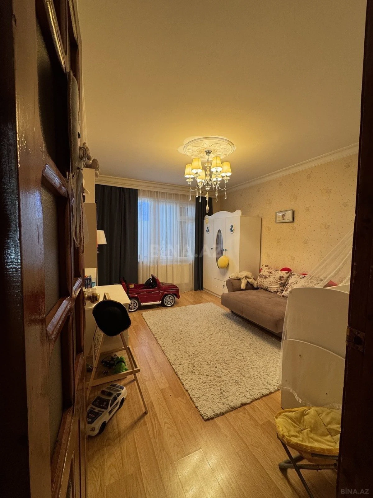 Satılır 4 otaqlı mənzil 113 m²