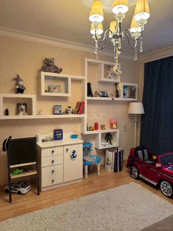 Satılır 4 otaqlı mənzil 113 m²