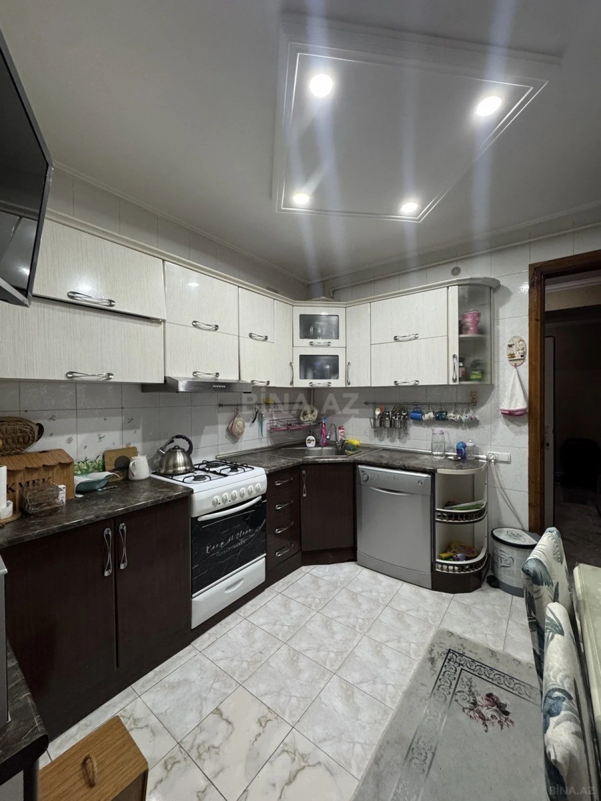 Satılır 4 otaqlı mənzil 113 m²