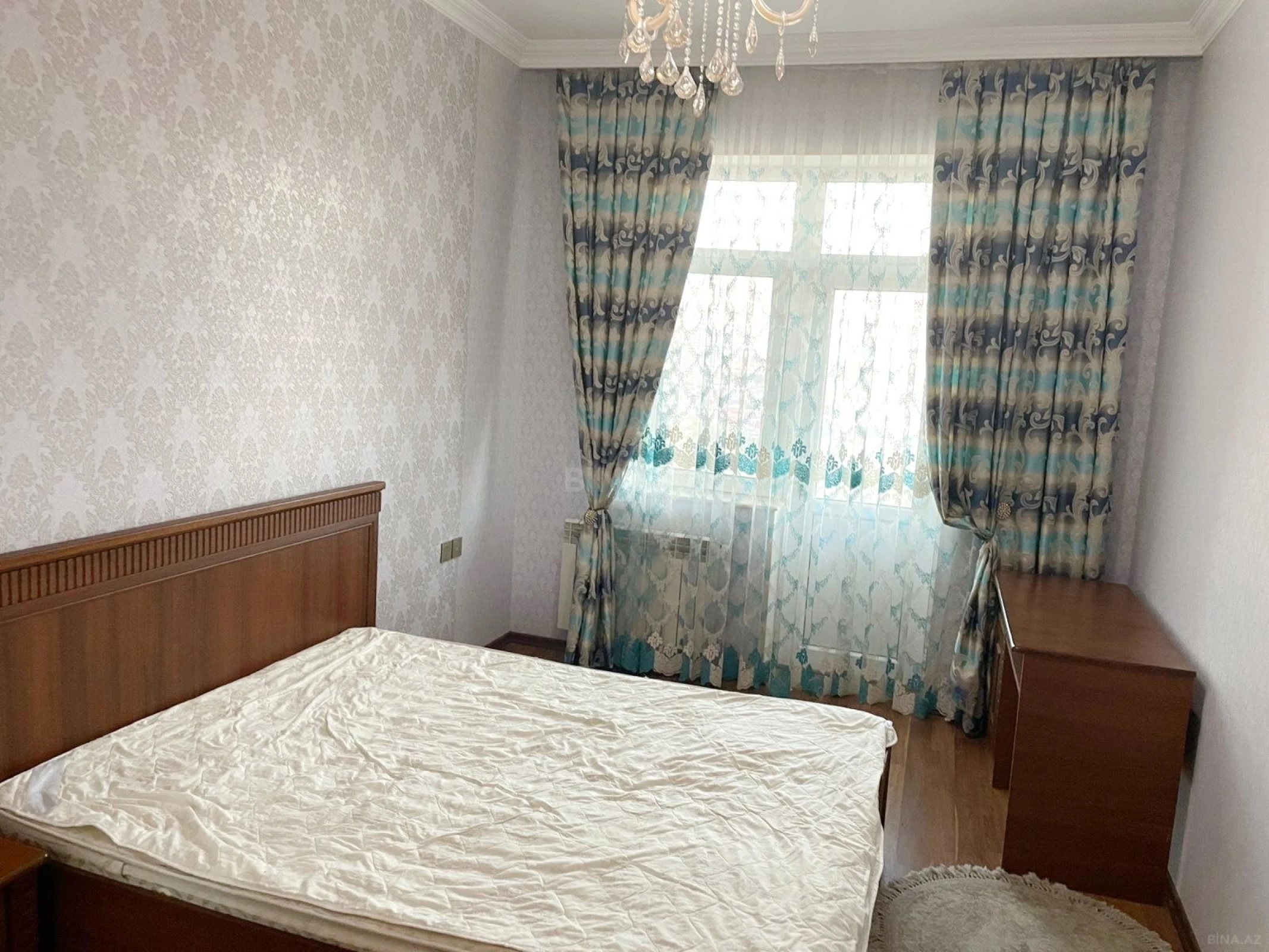 Kirayə verilir 4 otaqlı mənzil 170 m²