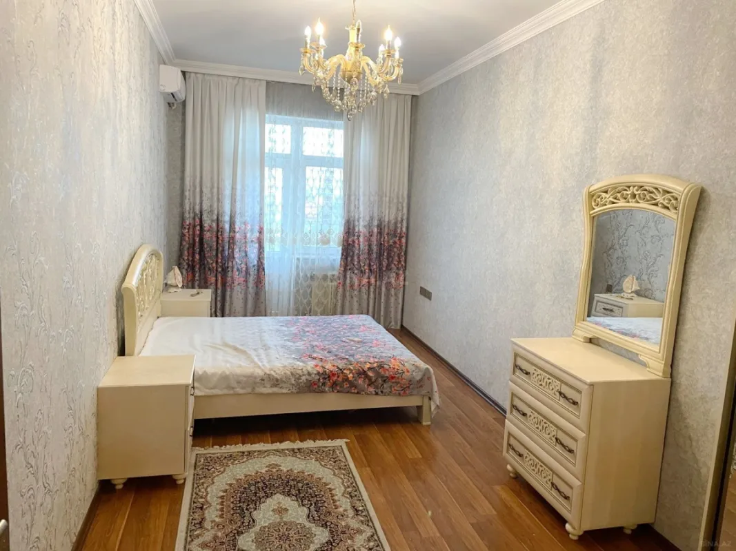Kirayə verilir 4 otaqlı mənzil 170 m²