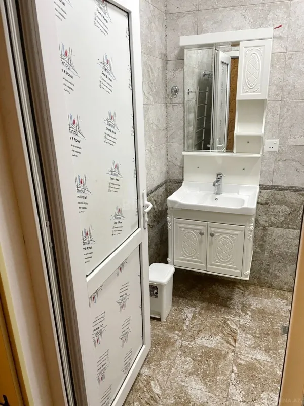 Kirayə verilir 4 otaqlı mənzil 170 m²