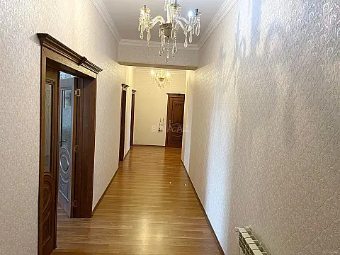 Kirayə verilir 4 otaqlı mənzil 170 m²