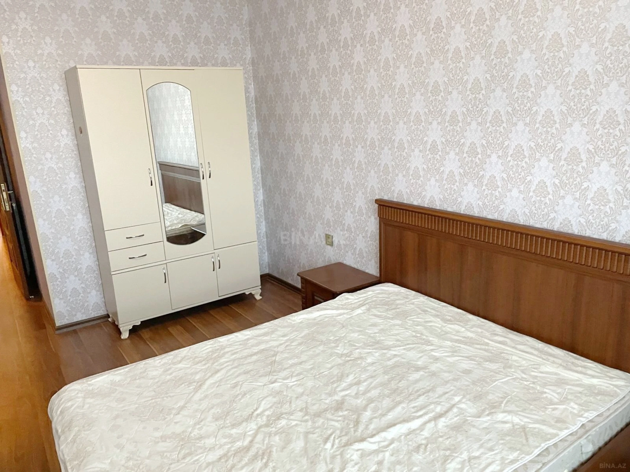 Kirayə verilir 4 otaqlı mənzil 170 m²