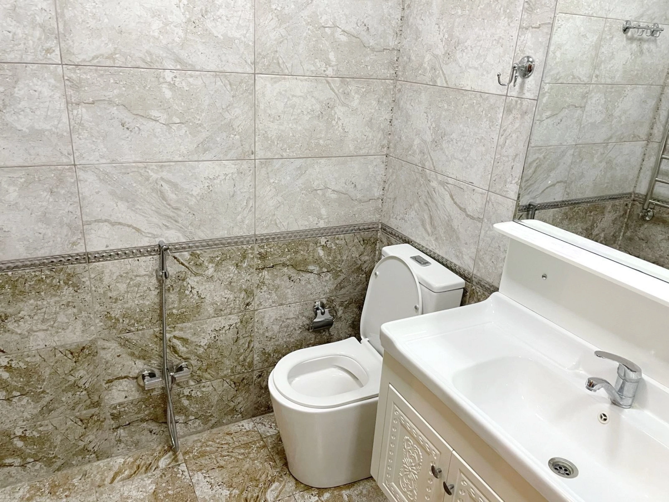 Kirayə verilir 4 otaqlı mənzil 170 m²