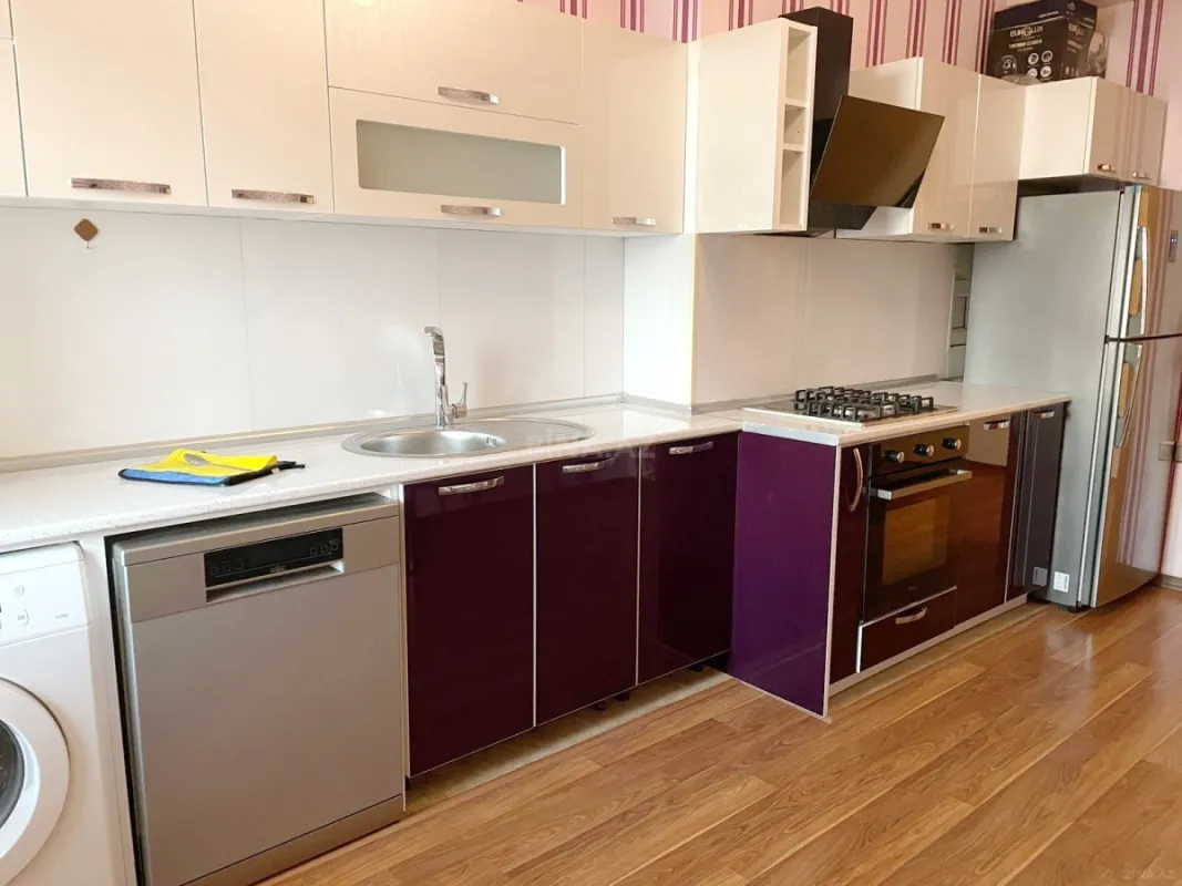 Kirayə verilir 4 otaqlı mənzil 170 m²