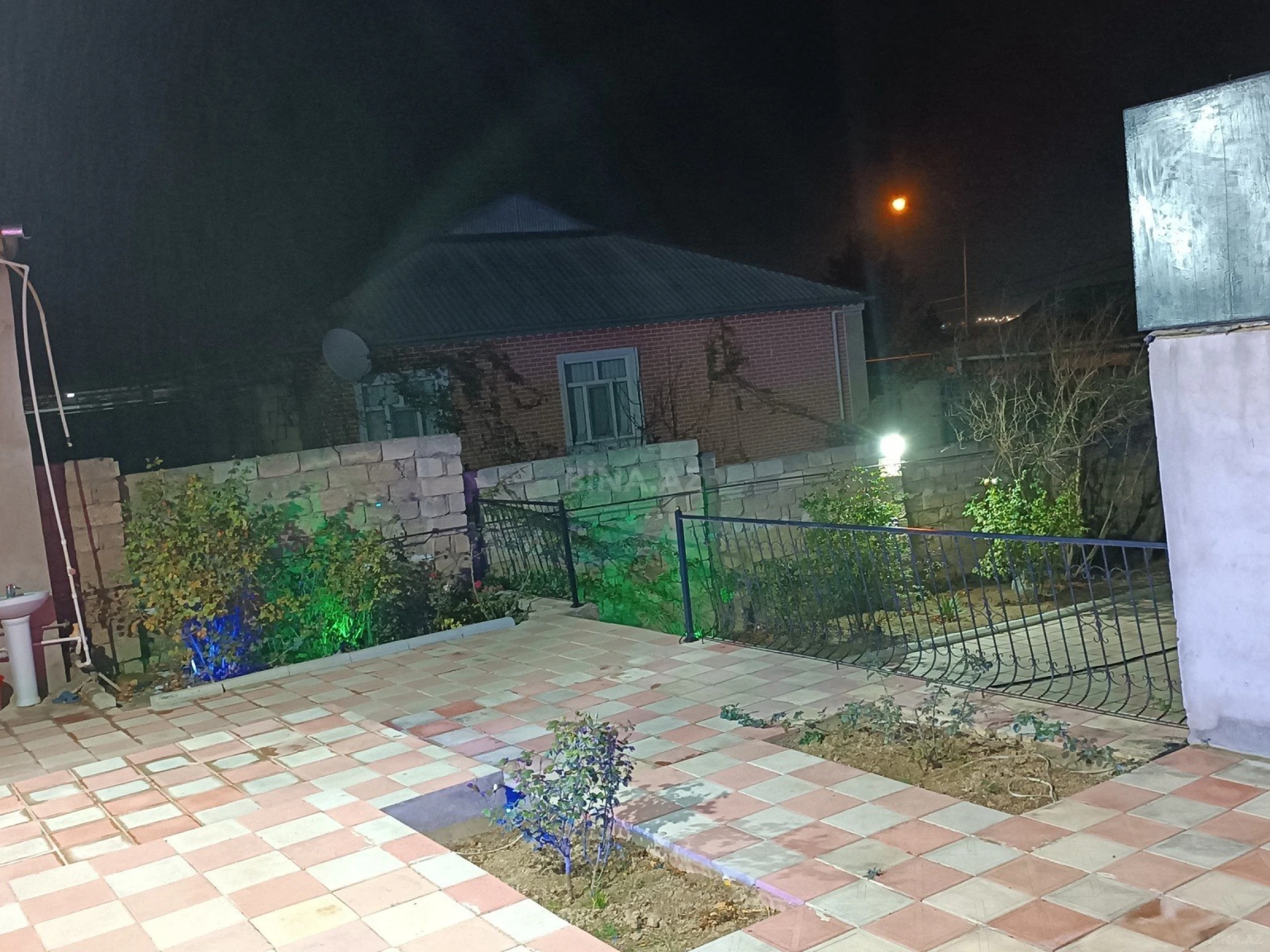 Satılır 6 otaqlı həyət evi 395 m²