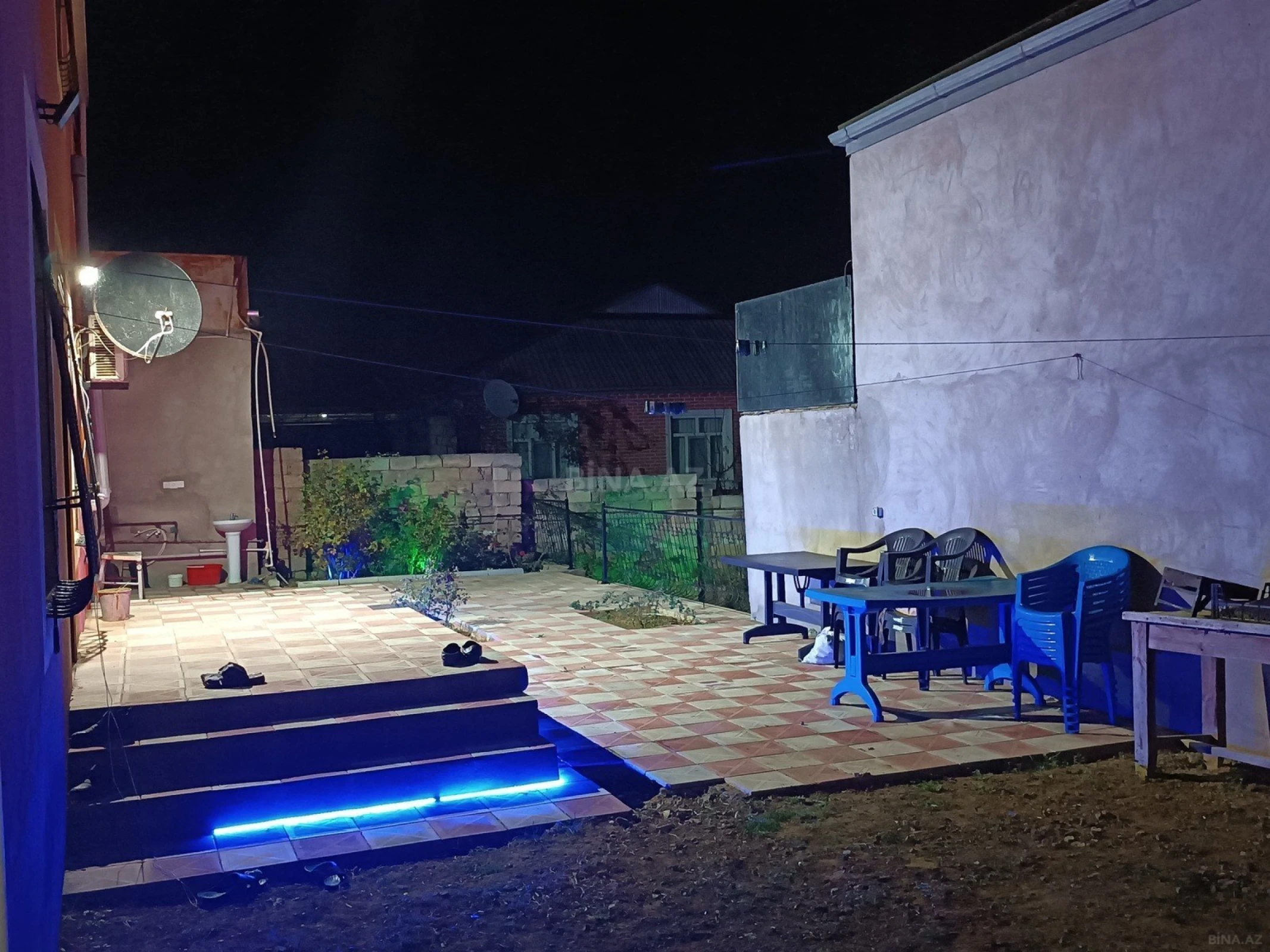 Satılır 6 otaqlı həyət evi 395 m²