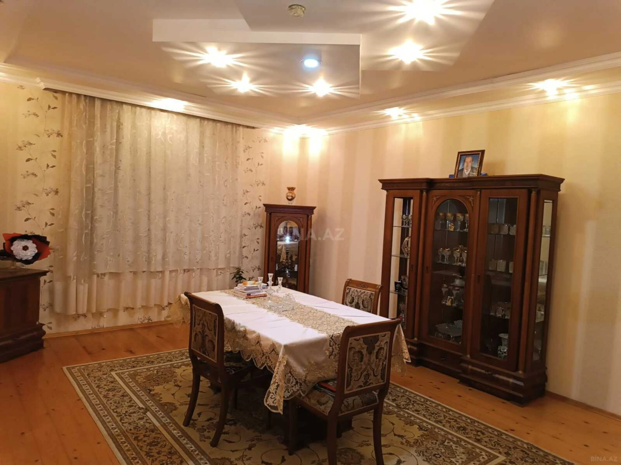 Satılır 6 otaqlı həyət evi 395 m²