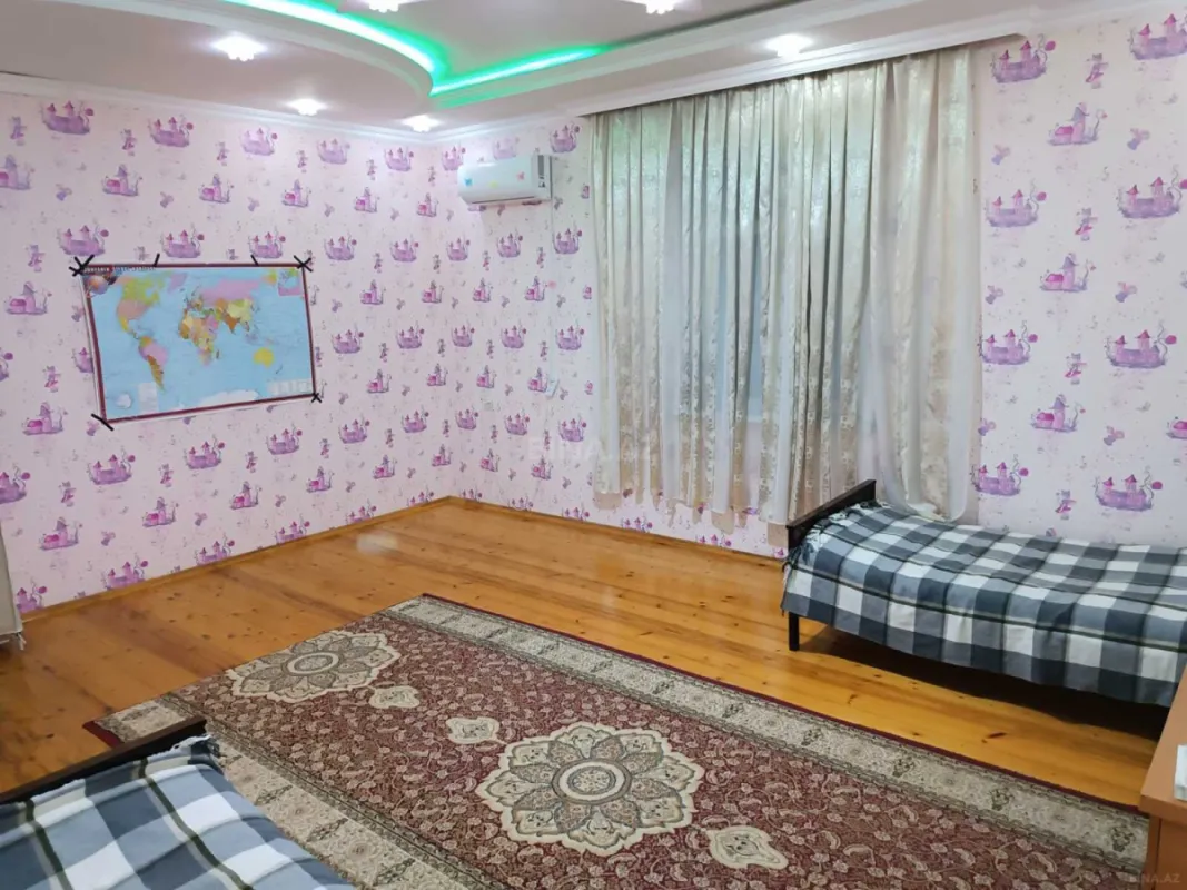 Satılır 6 otaqlı həyət evi 395 m²