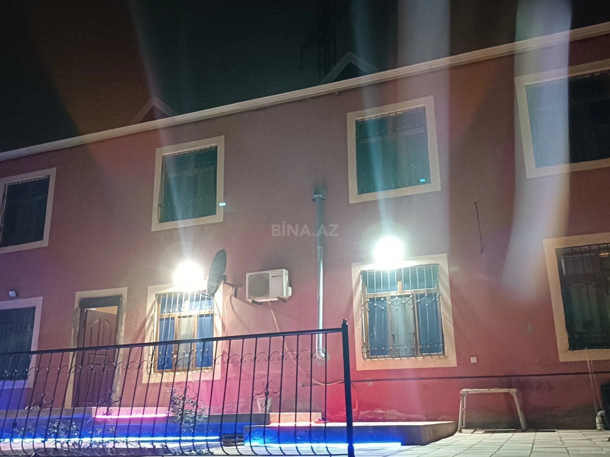 Satılır 6 otaqlı həyət evi 395 m²