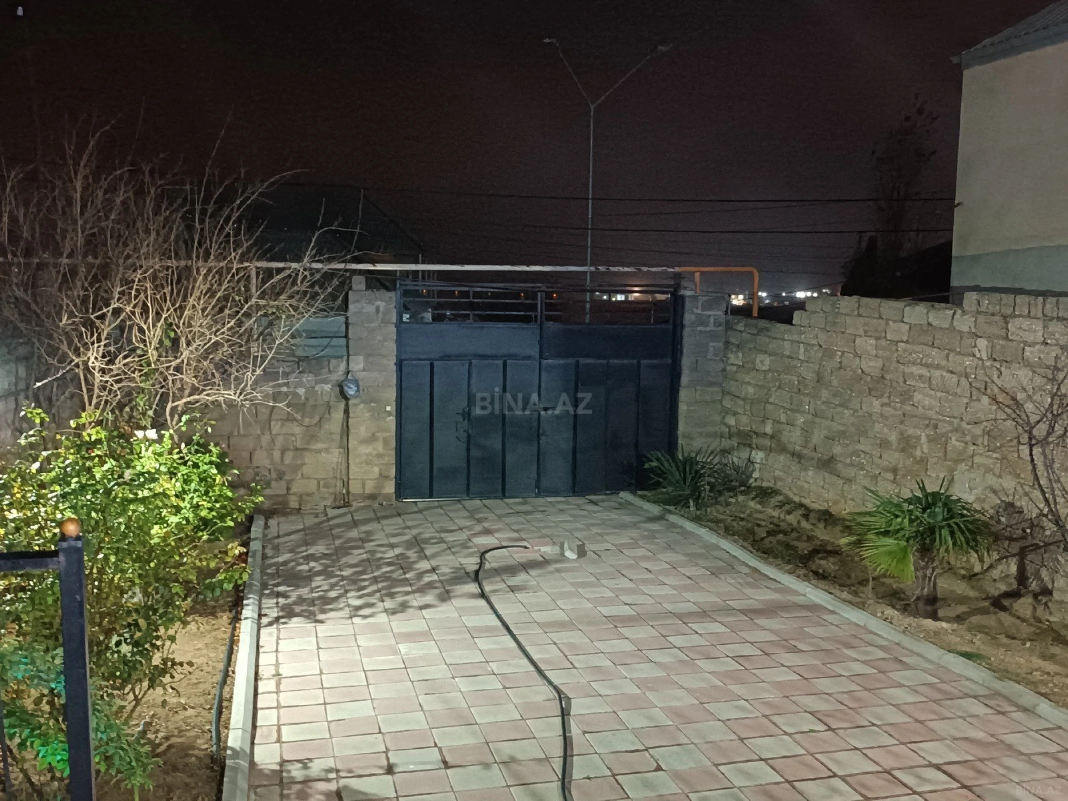 Satılır 6 otaqlı həyət evi 395 m²