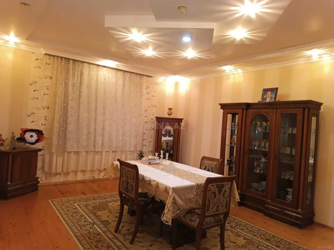 Satılır 6 otaqlı həyət evi 395 m²