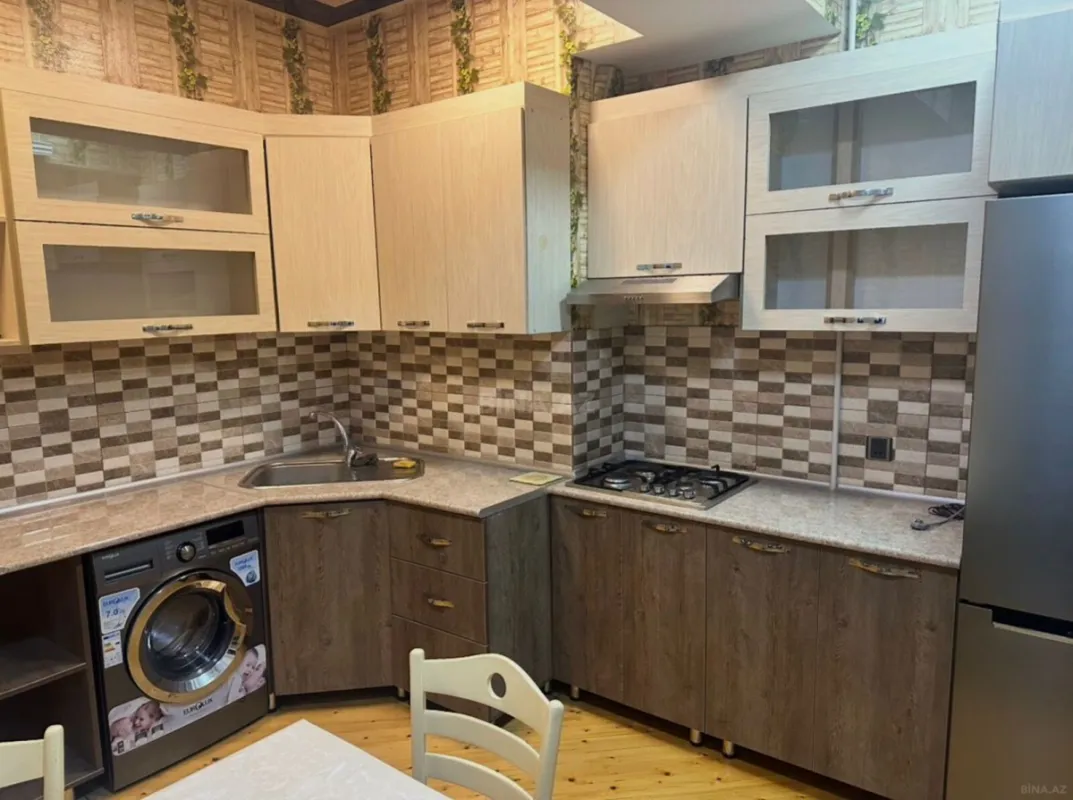 Kirayə verilir 2 otaqlı mənzil 77 m²