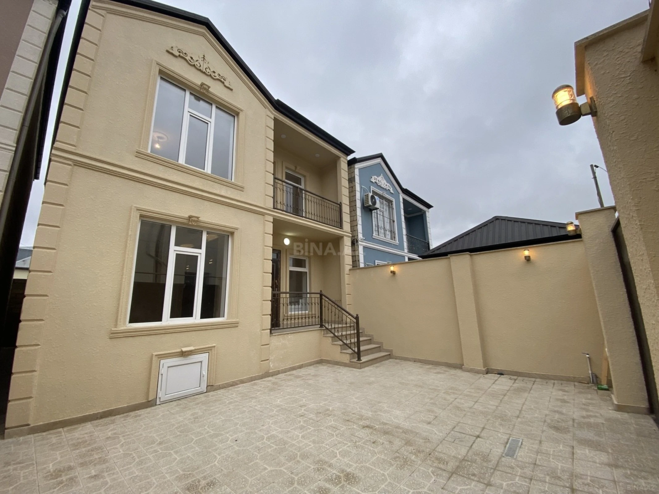 Satılır 5 otaqlı həyət evi 200 m²