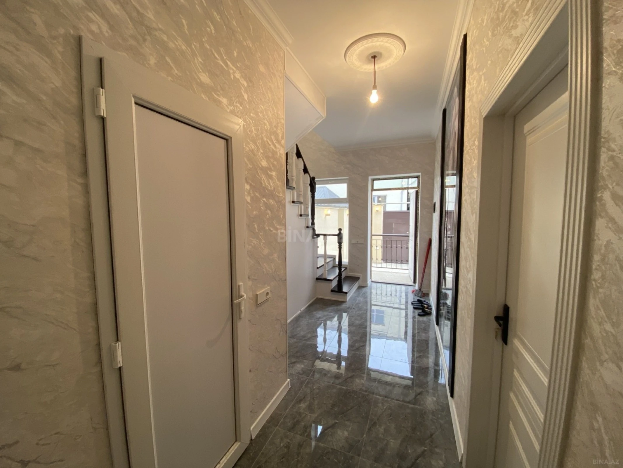 Satılır 5 otaqlı həyət evi 200 m²