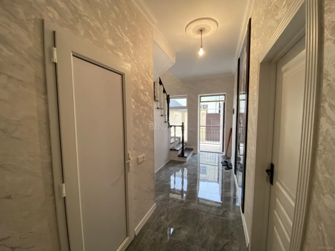 Satılır 5 otaqlı həyət evi 200 m²