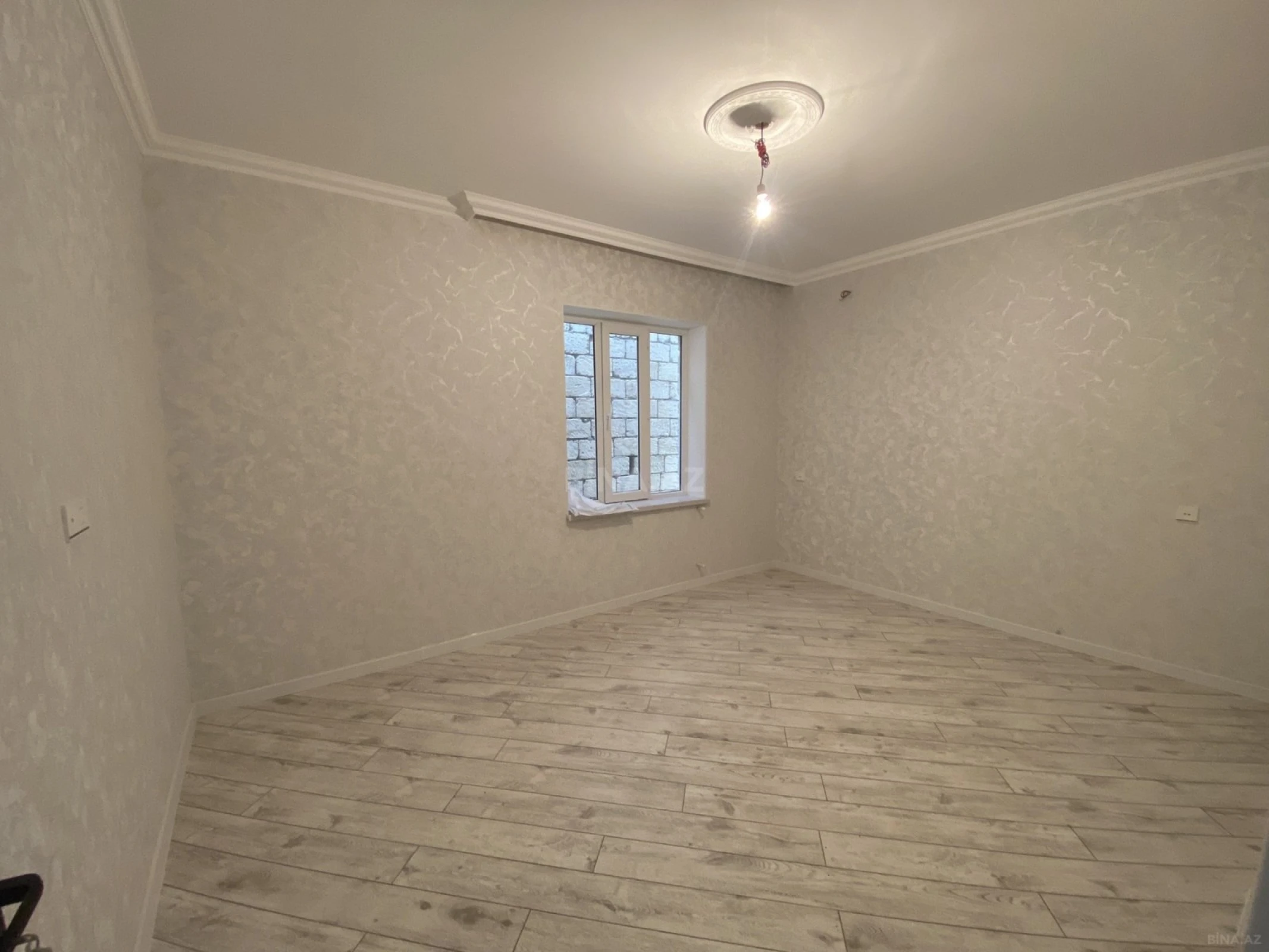 Satılır 5 otaqlı həyət evi 200 m²