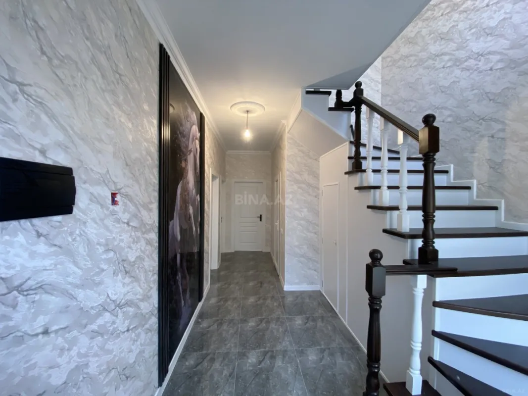 Satılır 5 otaqlı həyət evi 200 m²