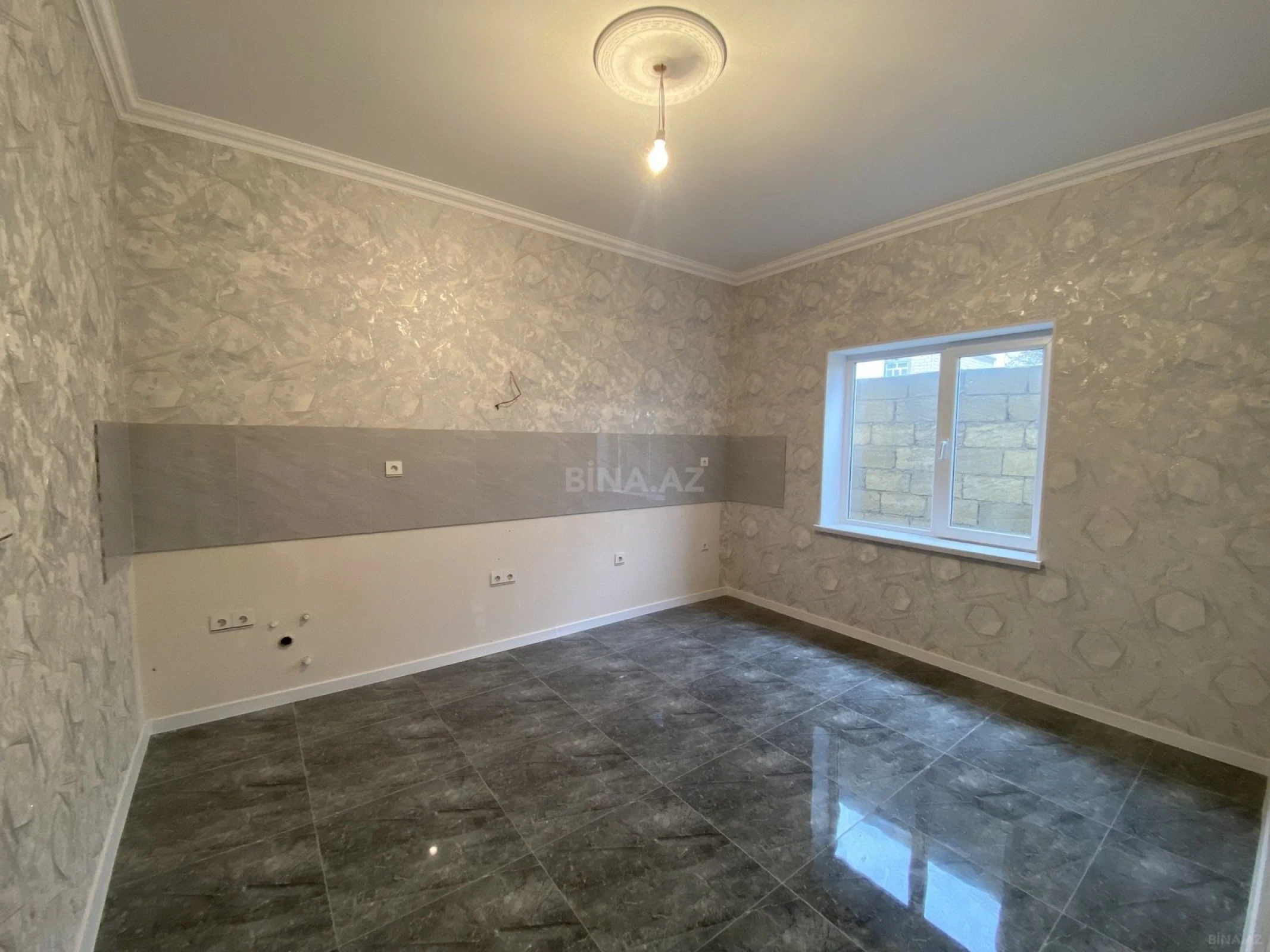 Satılır 5 otaqlı həyət evi 200 m²