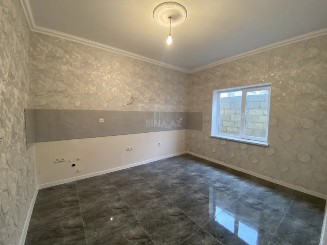 Satılır 5 otaqlı həyət evi 200 m²