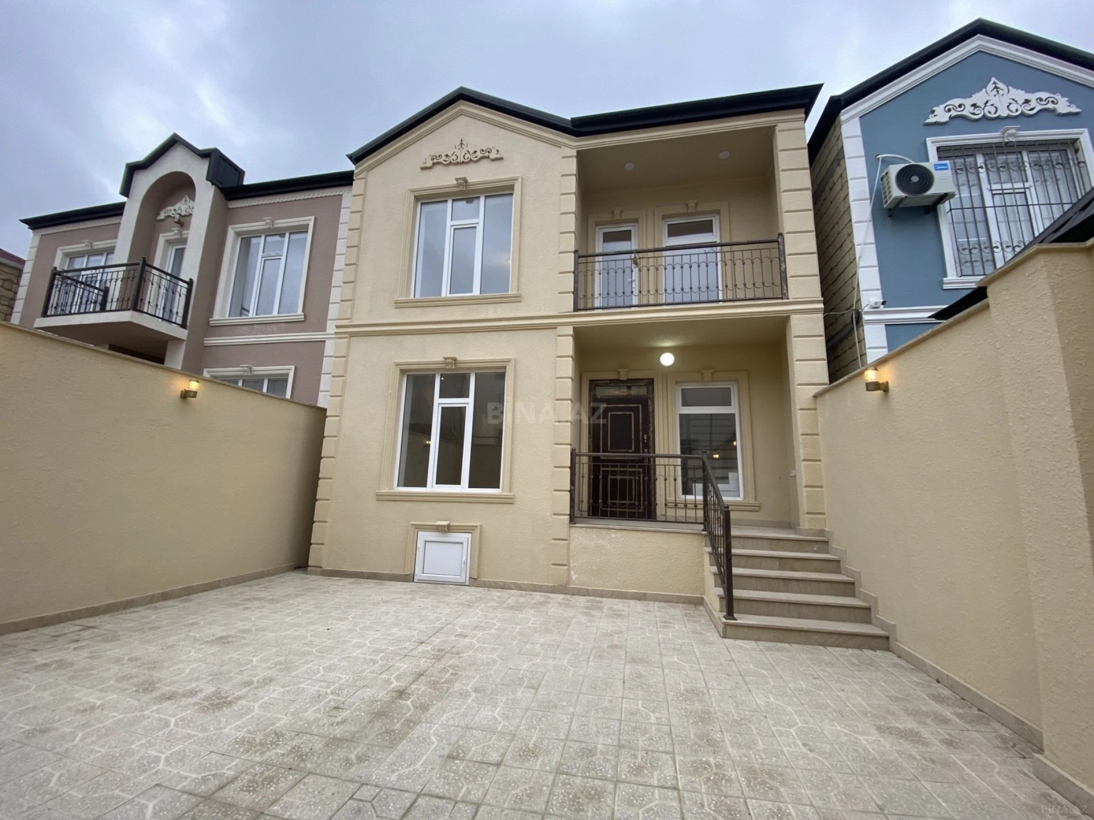 Satılır 5 otaqlı həyət evi 200 m²