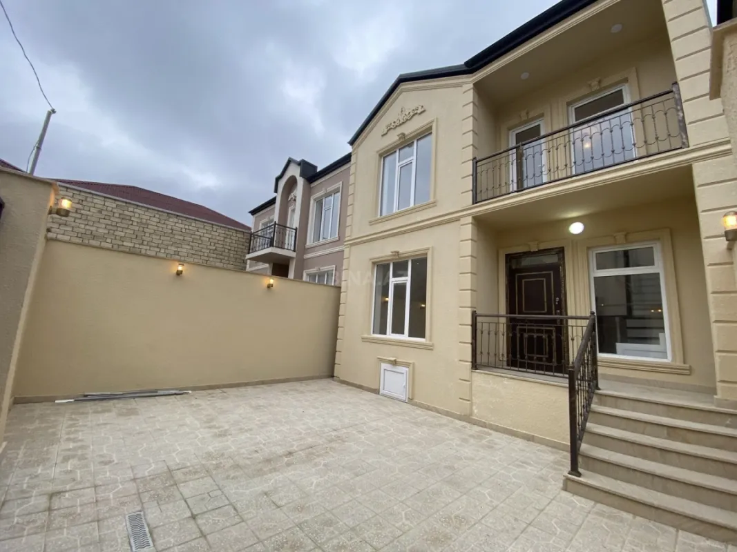 Satılır 5 otaqlı həyət evi 200 m²