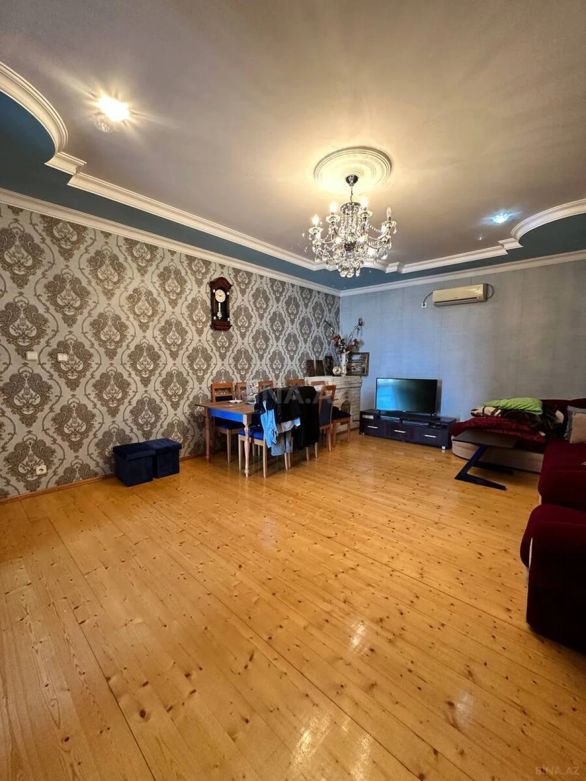 Satılır 5 otaqlı həyət evi 240 m²