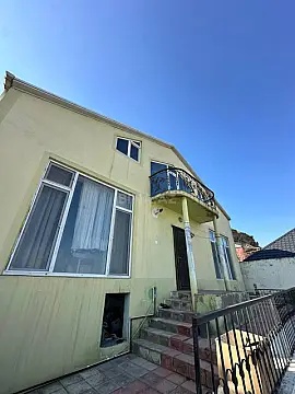 Satılır 5 otaqlı həyət evi 240 m²