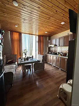 Satılır 5 otaqlı həyət evi 240 m²