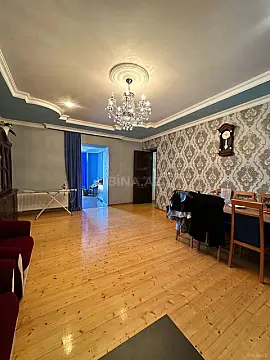 Satılır 5 otaqlı həyət evi 240 m²