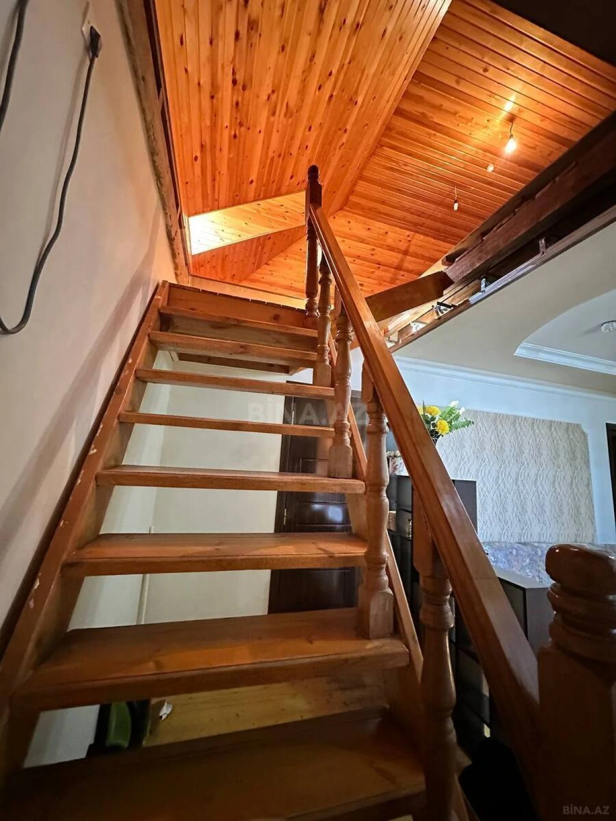 Satılır 5 otaqlı həyət evi 240 m²