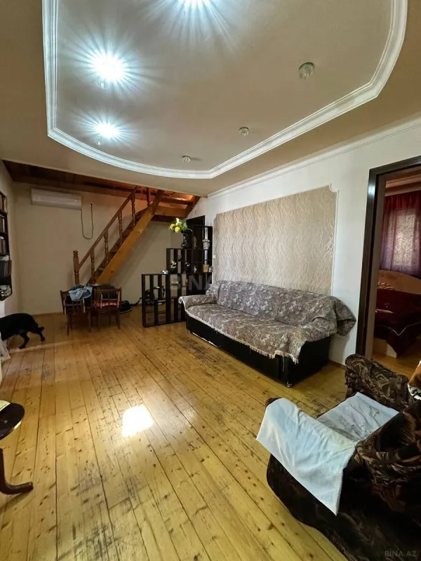 Satılır 5 otaqlı həyət evi 240 m²