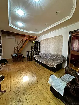 Satılır 5 otaqlı həyət evi 240 m²