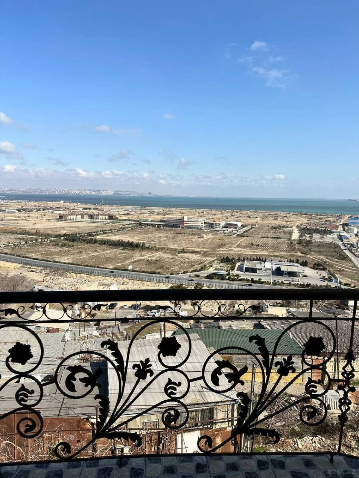 Satılır 5 otaqlı həyət evi 240 m²