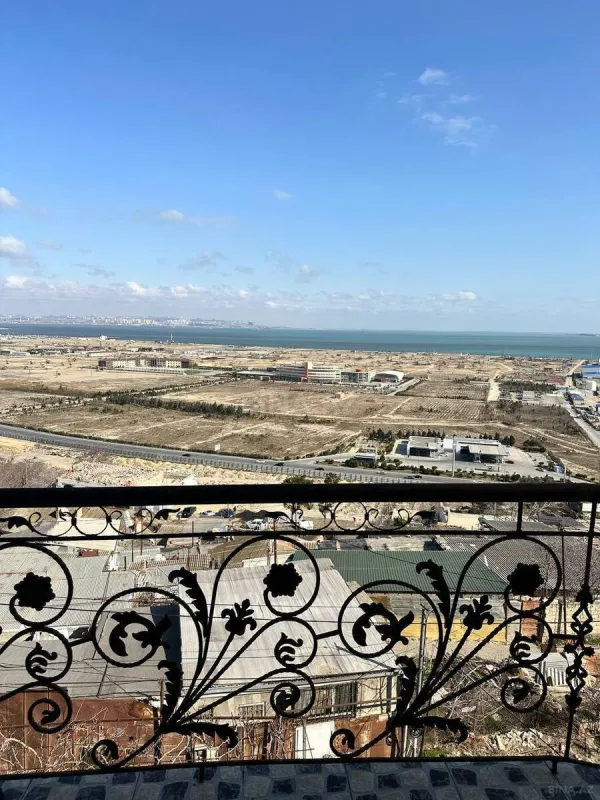 Satılır 5 otaqlı həyət evi 240 m²