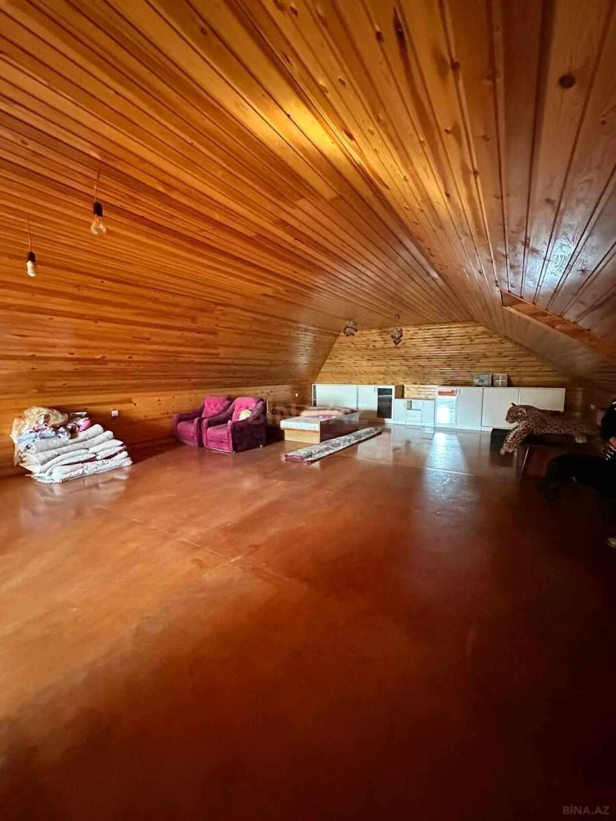 Satılır 5 otaqlı həyət evi 240 m²