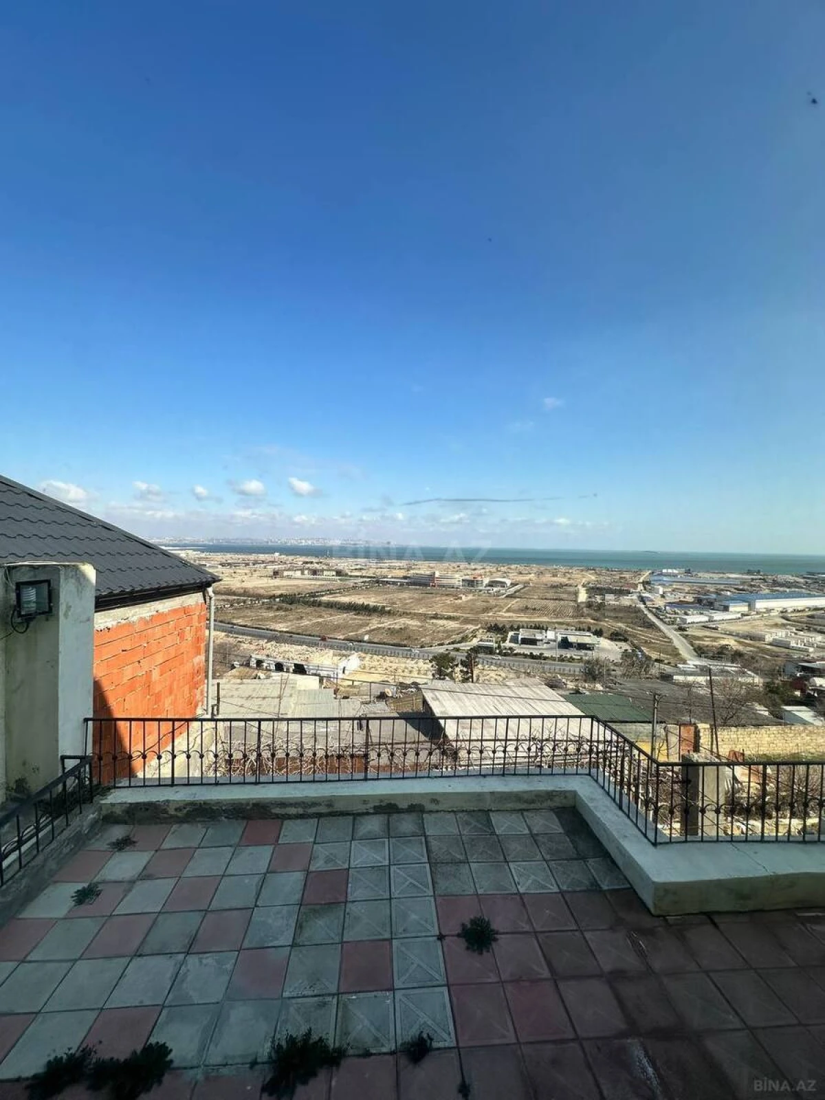 Satılır 5 otaqlı həyət evi 240 m²