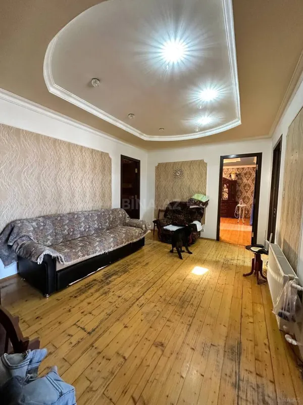 Satılır 5 otaqlı həyət evi 240 m²