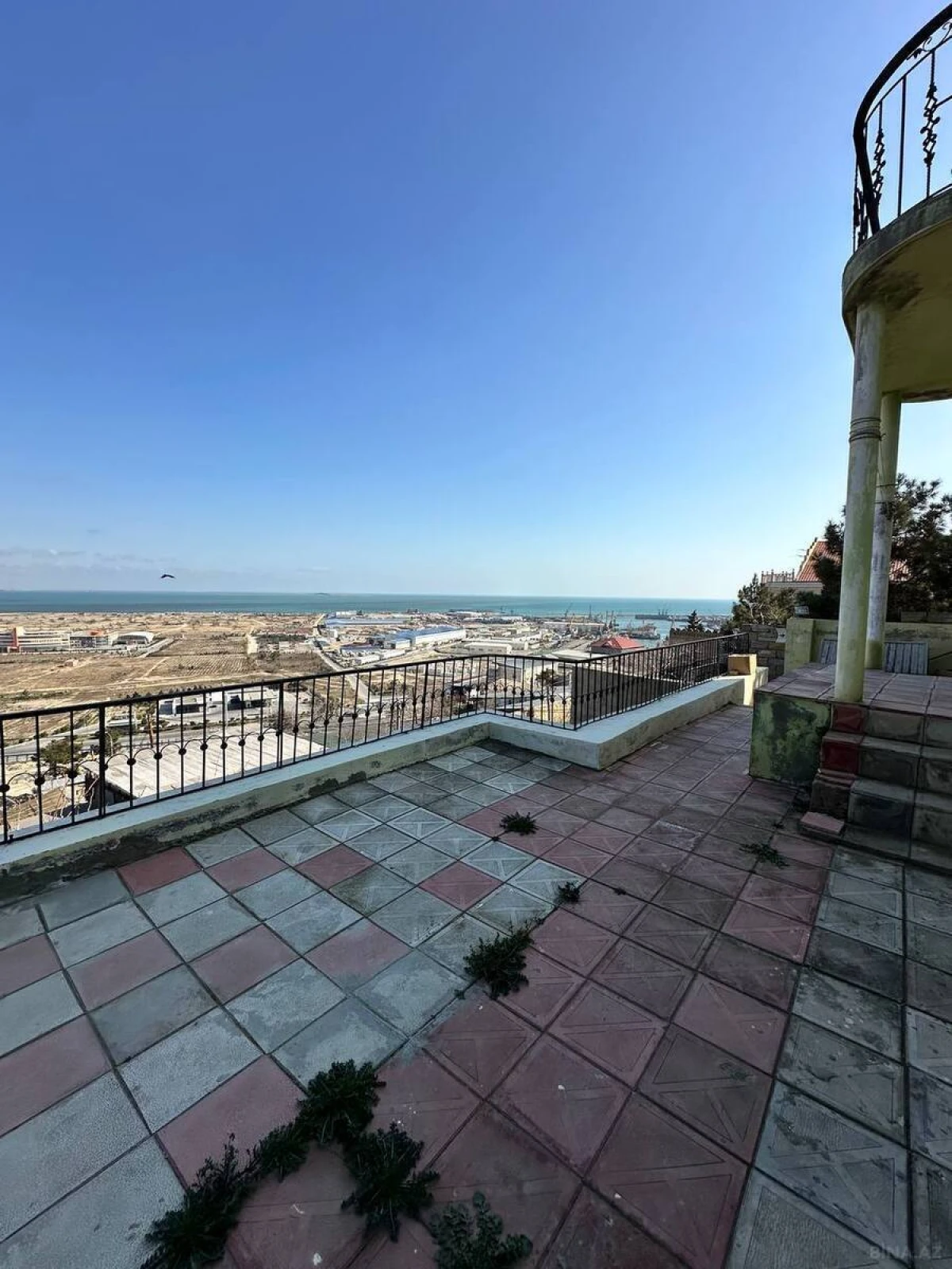 Satılır 5 otaqlı həyət evi 240 m²