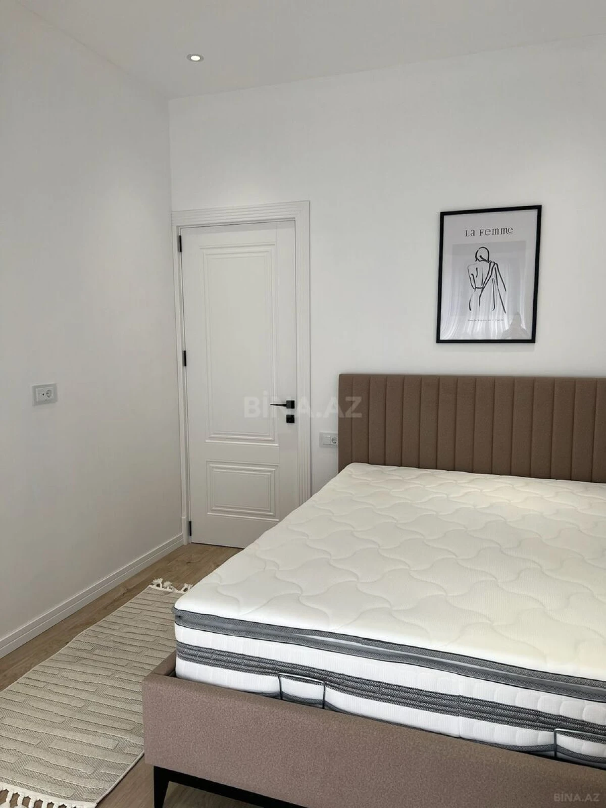 Satılır 2 otaqlı mənzil 68 m²