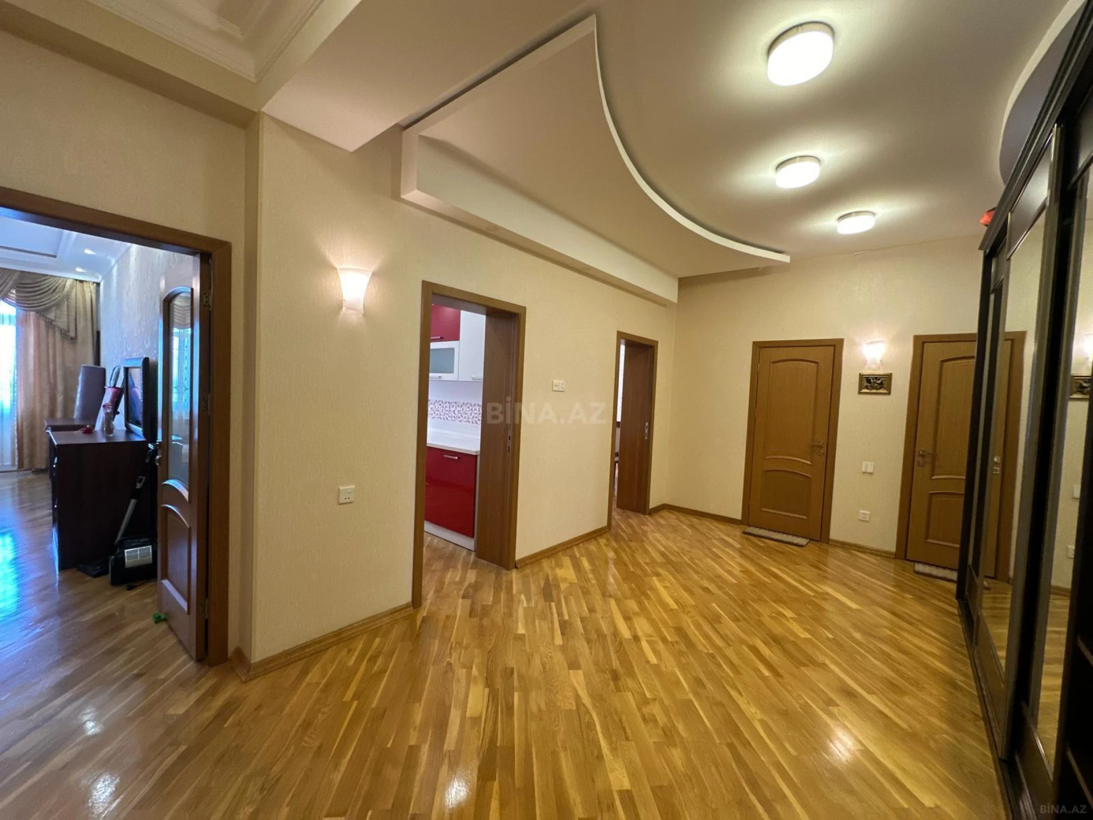 Kirayə verilir 2 otaqlı mənzil 100 m²