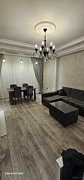 Kirayə verilir 2 otaqlı mənzil 85 m²