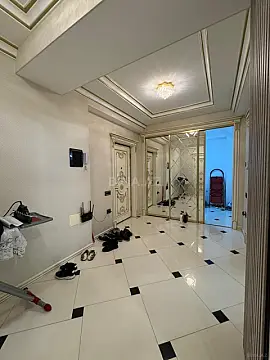 Satılır 4 otaqlı mənzil 175 m²