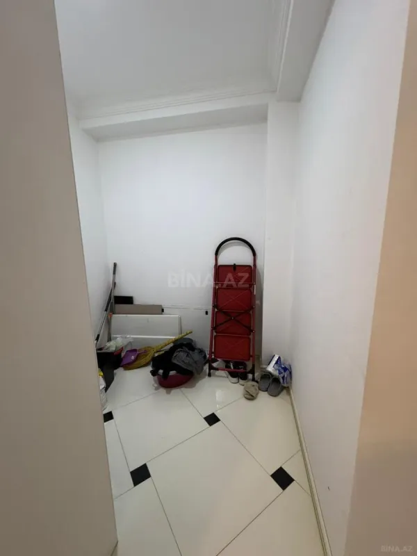 Satılır 4 otaqlı mənzil 175 m²