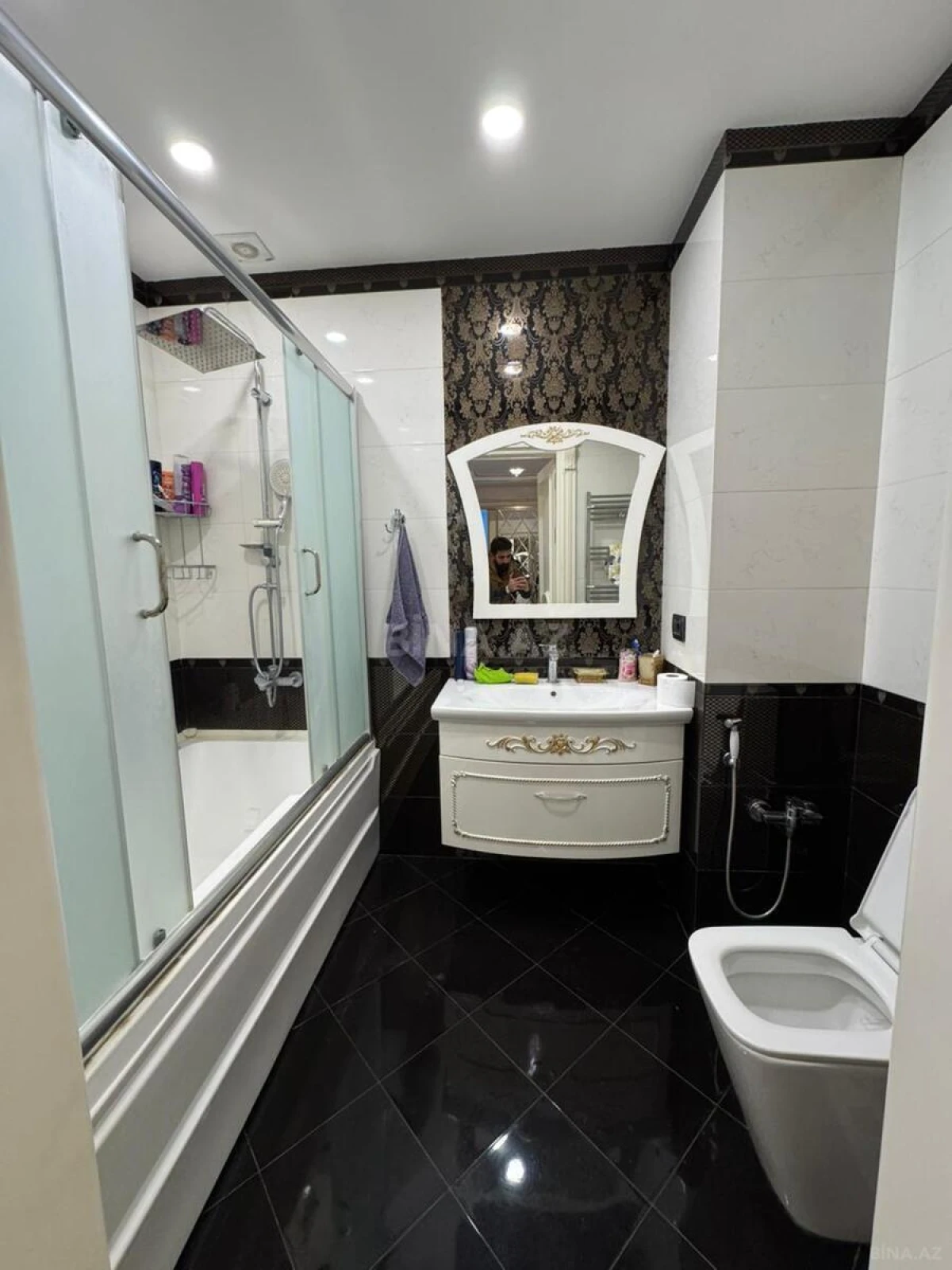 Satılır 4 otaqlı mənzil 175 m²