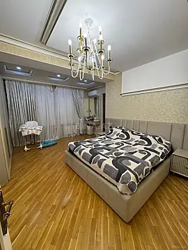 Satılır 4 otaqlı mənzil 175 m²