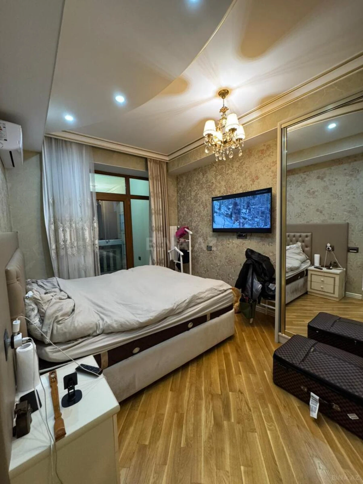 Satılır 4 otaqlı mənzil 175 m²