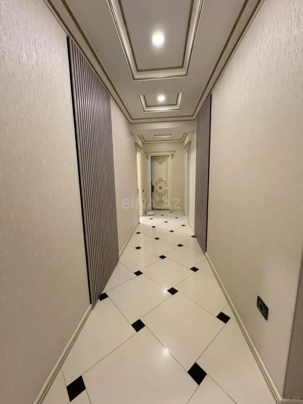 Satılır 4 otaqlı mənzil 175 m²