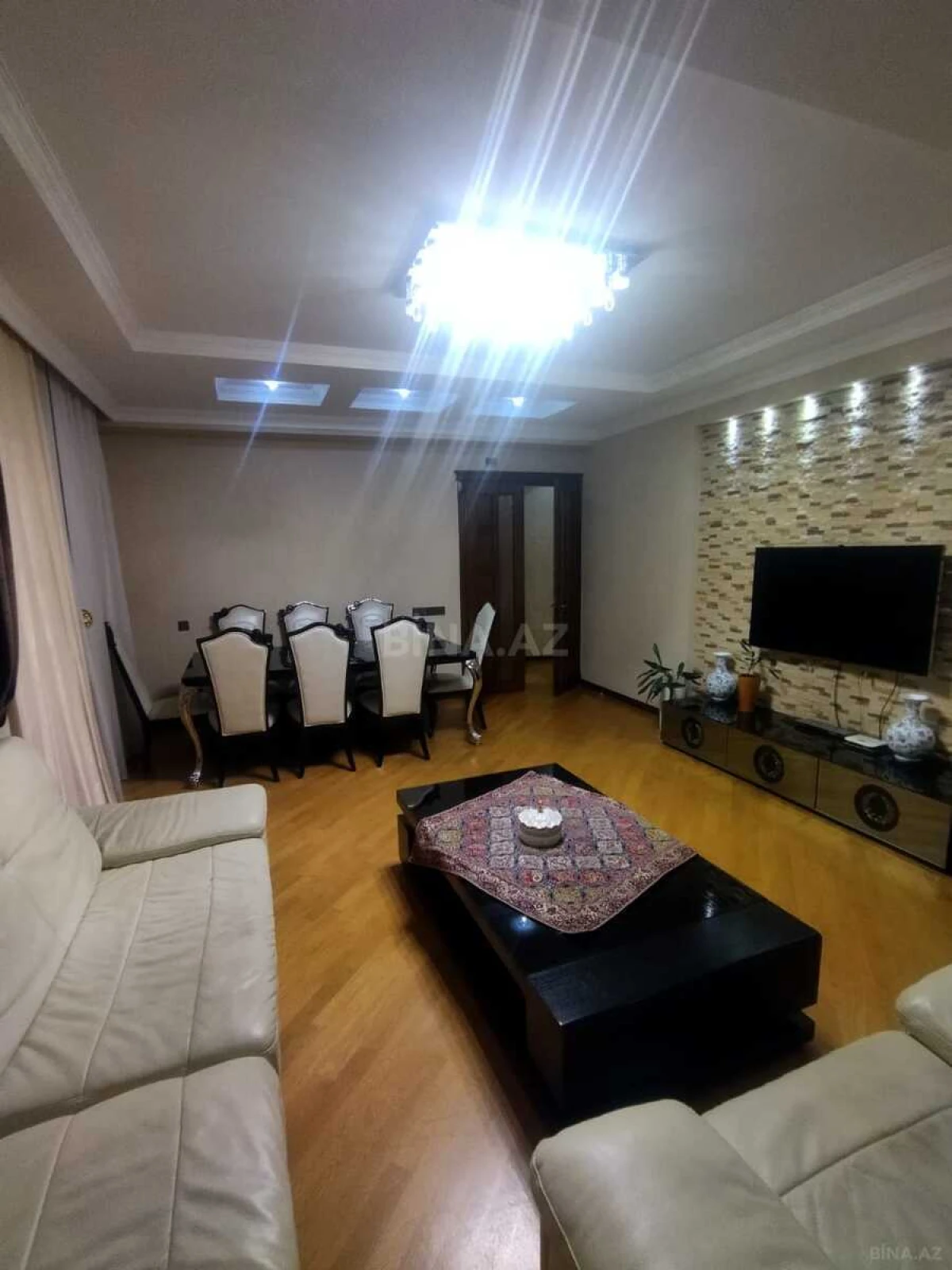Satılır 4 otaqlı mənzil 181 m²